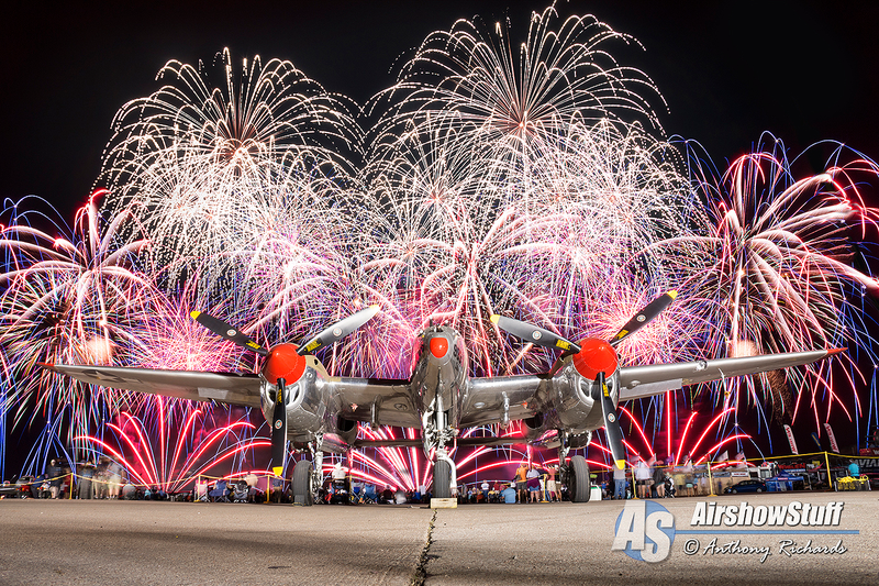 Illustration for article titled Three Lockheed Lightnings Look Incredible In This Wild Photo